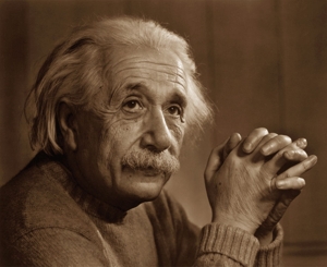 Albert Einstein (Ulma, 14 marzo 1879 - Princeton, 18 aprile 1955) è stato un fisico e filosofo tedesco naturalizzato svizzero, divenuto in seguito cittadino statunitense.